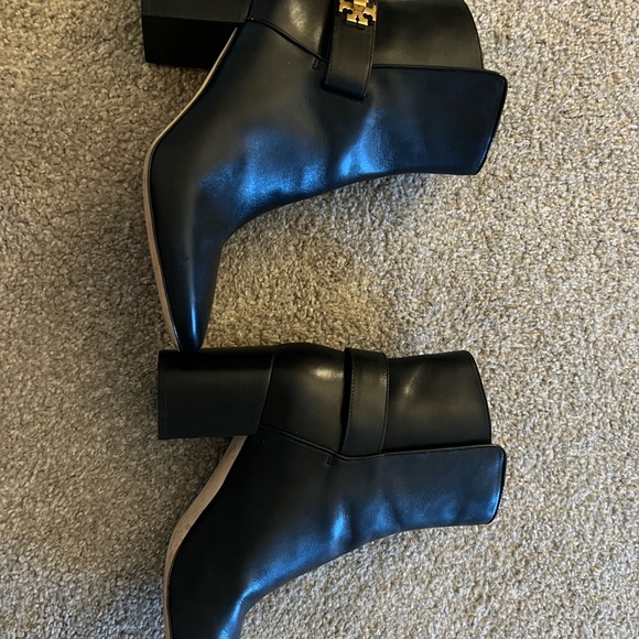 Tory Burch black leather Kira Boots with gold logo hardware size 10 - Picture 3 of 5